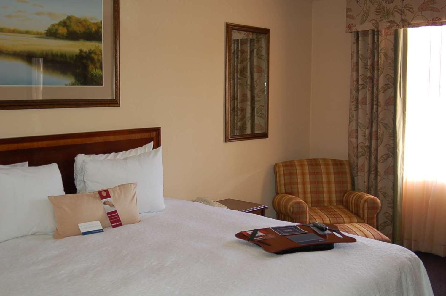 Hampton Inn Charleston-Historic District Стая снимка